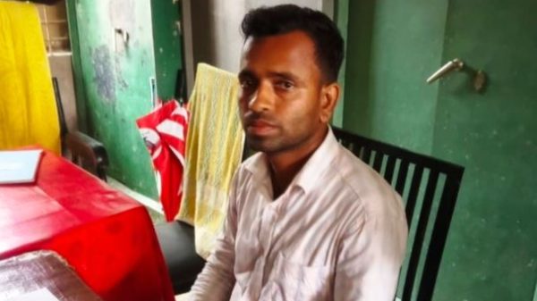 তুচ্ছ ঘটনায় স্কুলছাত্রকে নির্মম মারধর শিক্ষকের বিরুদ্ধে থানায় অভিযোগ