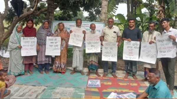 “স্বীকৃতি ছাড়াই পরিবেশ বাঁচানোর লড়াই” নেত্রকোণায় ১০ কৃষককে সম্মাননা