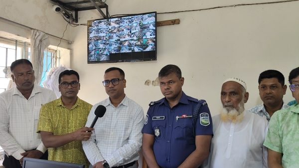 ডেপুটি স্পিকার ব্যারিস্টার কায়সার কামালের উদ্যোগে কলমাকান্দা বাজারে ৩২ সিসি ক্যামেরার উদ্বোধন