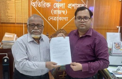 অর্পিত সম্পত্তি অবমুক্ত করেন অতিরিক্ত জেলা প্রশাসক রাজস্ব সুখময় সরকার