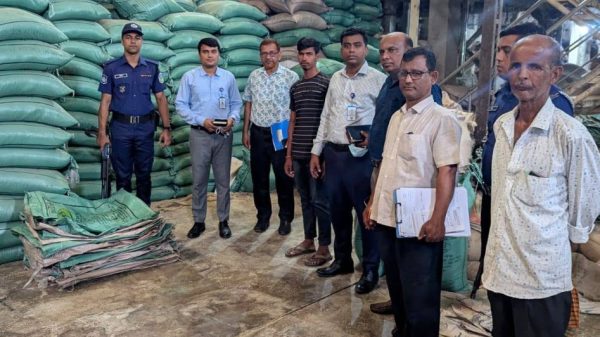 নেত্রকোণা মোবাইল কোর্ট অভিযানে বিভিন্ন স্থানে অর্থদণ্ডসহ কারাদন্ড