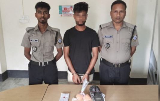 কেন্দুয়ায় অভিনব কায়দায় ইয়াবা পাচার ২১০০ পিস ইয়াবাসহ যুবক গ্রেপ্তার
