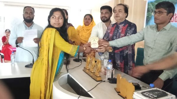 খালিয়াজুরীতে কৃতি শিক্ষার্থী ও গুণীজন সংবর্ধনা অনুষ্ঠিত