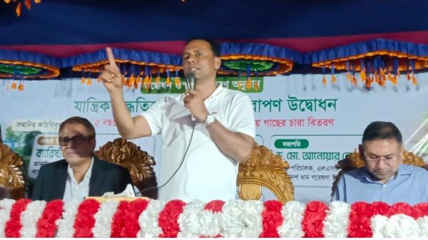 কলমাকান্দার লেংগুরায় যান্ত্রিক ধান রোপণের উদ্বোধনে—ডেপুটি স্পিকার