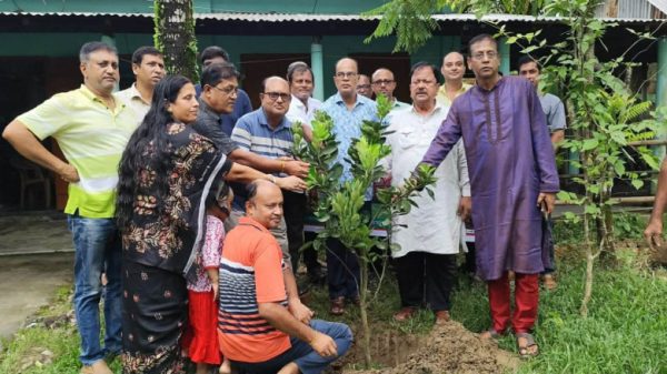 মোহনগঞ্জে মন্দির ও মহাশ্মশানঘাটে সপ্তাহব্যাপী বৃক্ষরোপণ কর্মসূচির উদ্বোধন