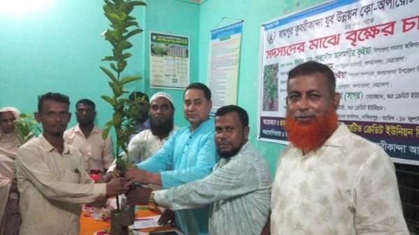 কলমাকান্দায় ১০ হাজার ফলজ ও বনজ বৃক্ষ বিতরণ কার্যক্রমের উদ্বোধন