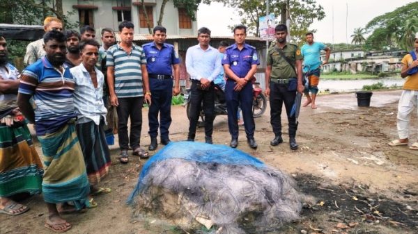 খালিয়াজুরী হাওরে প্রশাসনের অভিযান : ধ্বংস হলো ১৫০০ মিটার নিষিদ্ধ জাল