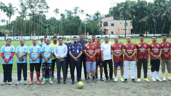 নেত্রকোণা জেলা পুলিশ লাইন্স মাঠে ফিফা বিশ্বকাপ ২০২৬ উপলক্ষ্যে প্রীতি ফুটবল ম্যাচ অনুষ্ঠিত