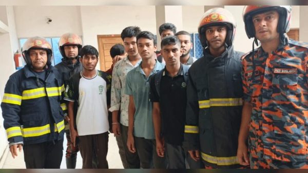 নেত্রকোণায় সমাজসেবা ভবনের লিফটে আটকা পড়া ৭ শিক্ষার্থীকে উদ্ধার