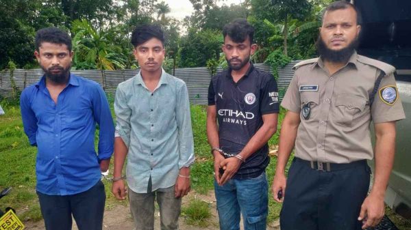 মোহনগঞ্জে মাদক সেবনের সময় গ্রেফতার ৩