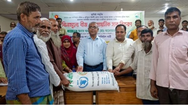 প্রণোদনা কর্মসূচিতে ১,৪৮০ কৃষকের হাতে বিনামূল্যে আমন বীজ ও সার