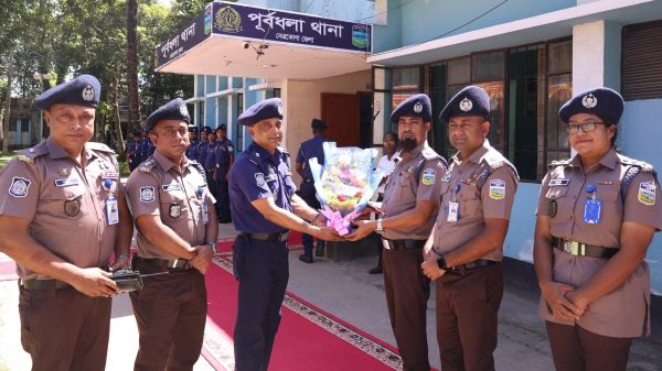 পূবর্ধলা থানা পরিদর্শন করলেন পুলিশ সুপার মোঃ তরিকুল ইসলাম