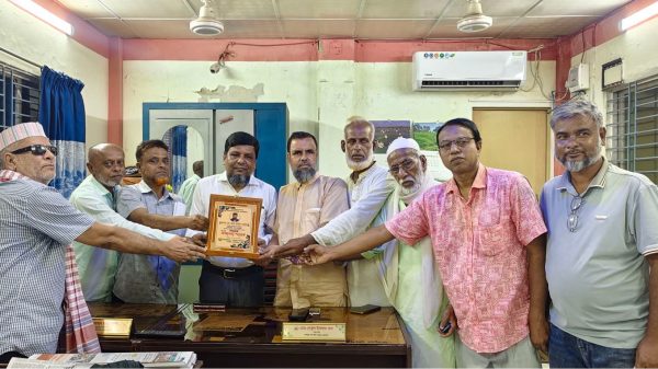কেন্দুয়া প্রেসক্লাব কর্তৃক উপজেলা প্রকৌশলী আল—আমিন সরকারকে বিদায় সংবর্ধনা