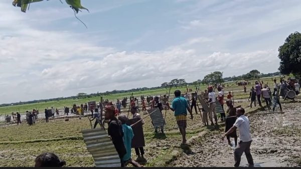 মদনে পূর্বশত্রুতার জেরে দুইপক্ষের রক্তক্ষয়ী সংঘর্ষ, নারীসহ আহত ৩০